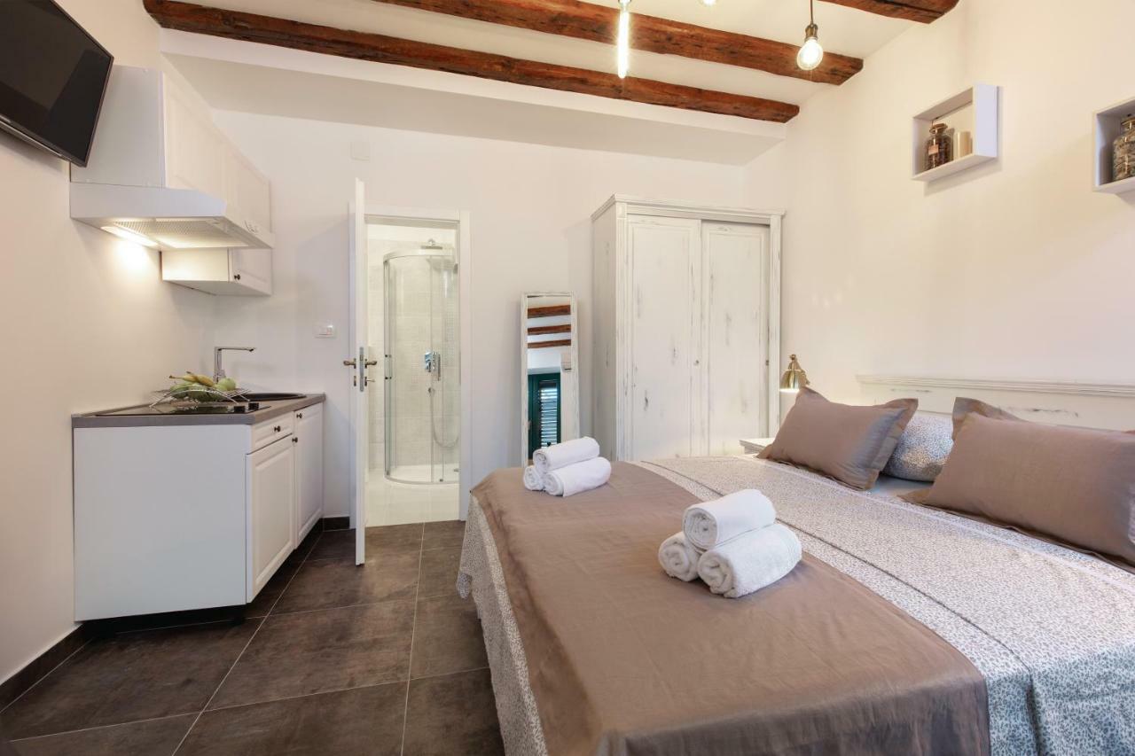Studio Apartments Insula Сплит Экстерьер фото